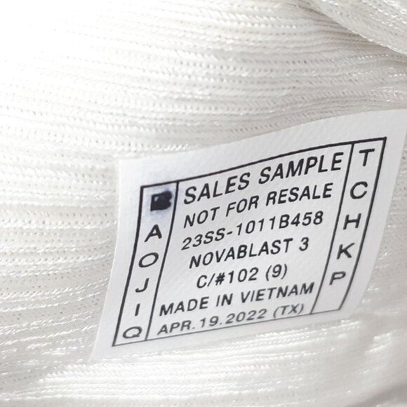 Asics Novablast 3 Running Walking Shoe Sneaker Mens Size 9 US White 1011B458 102 - Picture 9 of 12